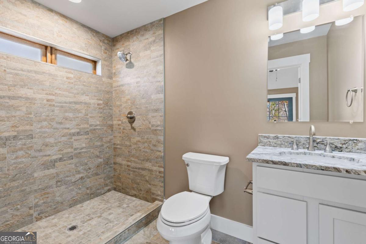 1054 Lakeland Drive Property Photo 14