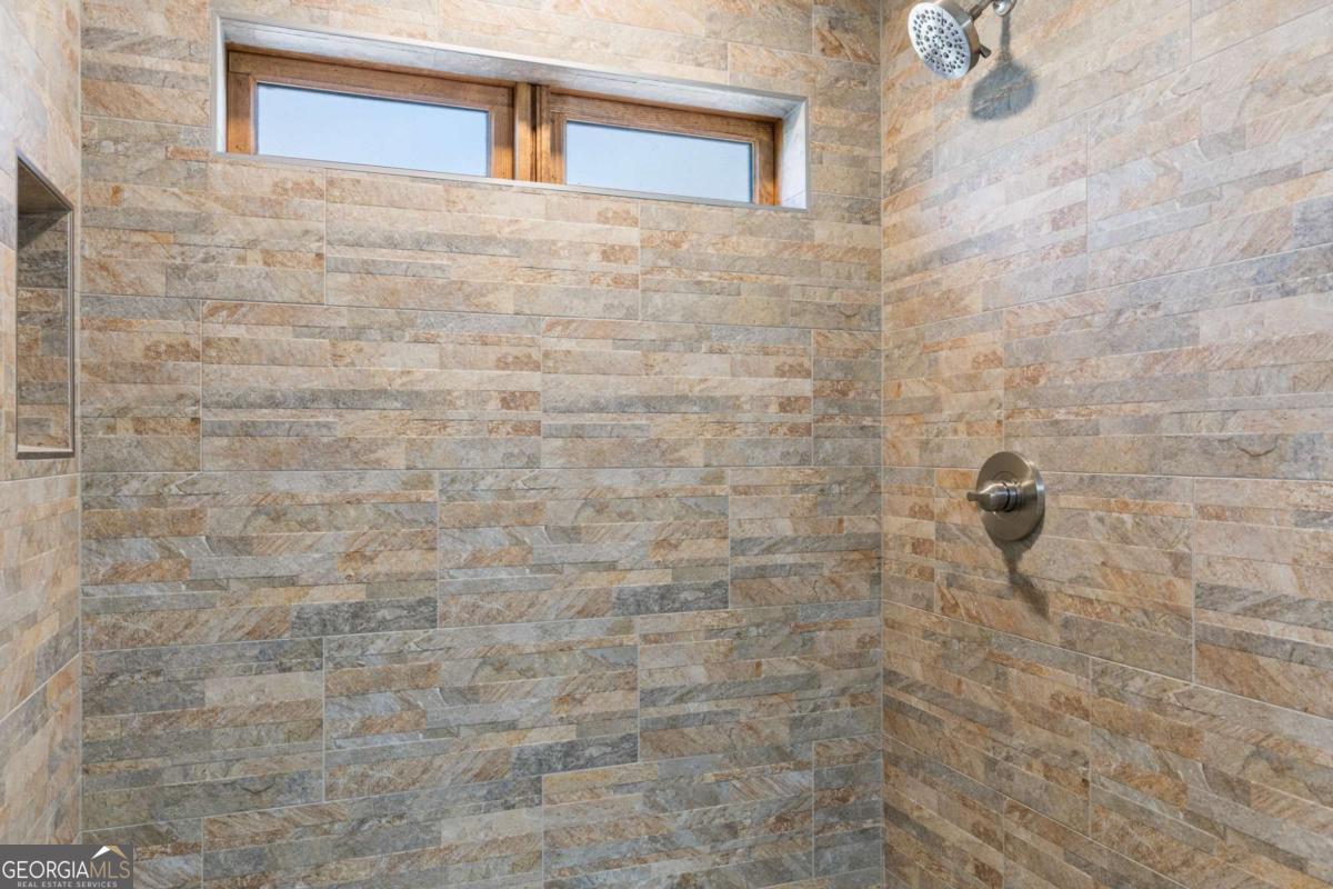 1054 Lakeland Drive Property Photo 15