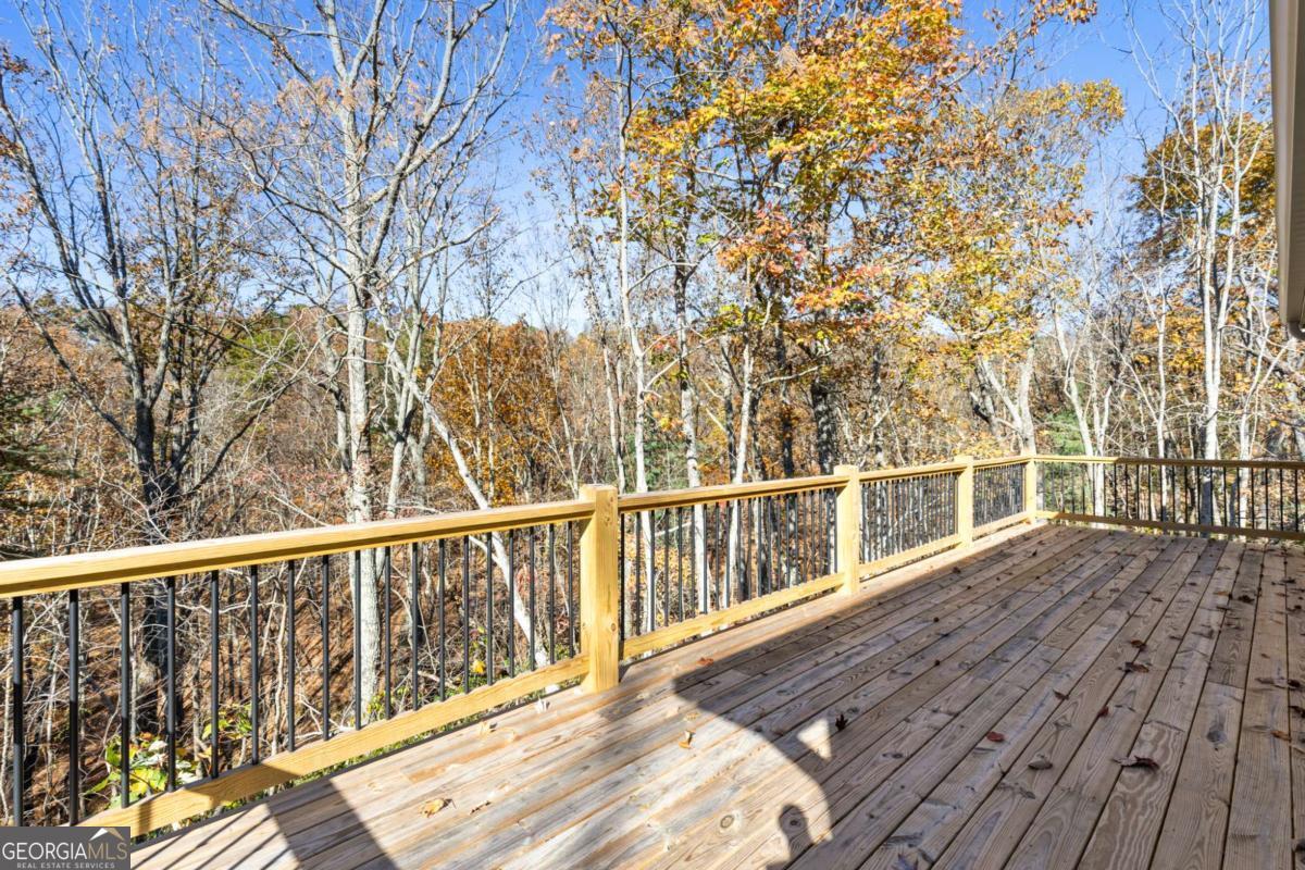 1054 Lakeland Drive Property Photo 16