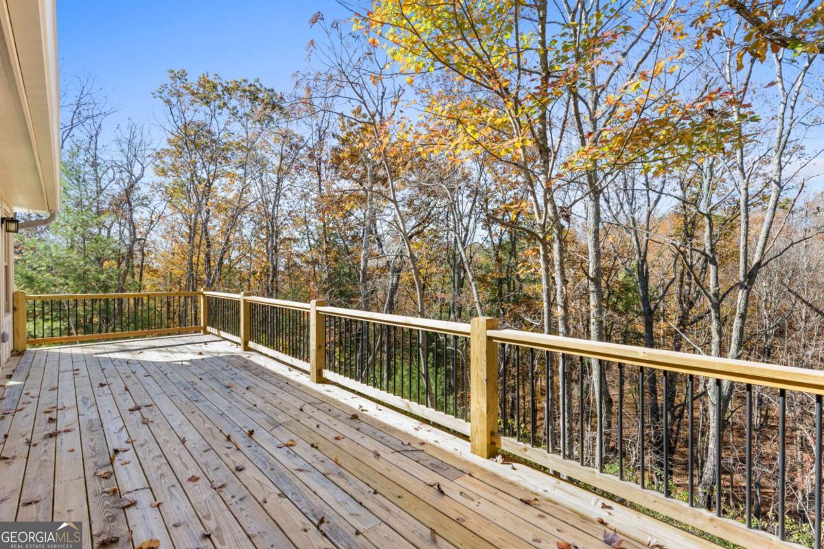 1054 Lakeland Drive Property Photo 18