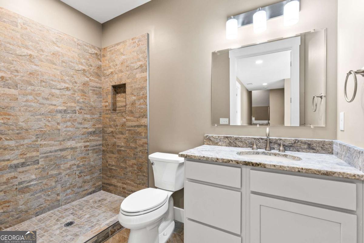 1054 Lakeland Drive Property Photo 23