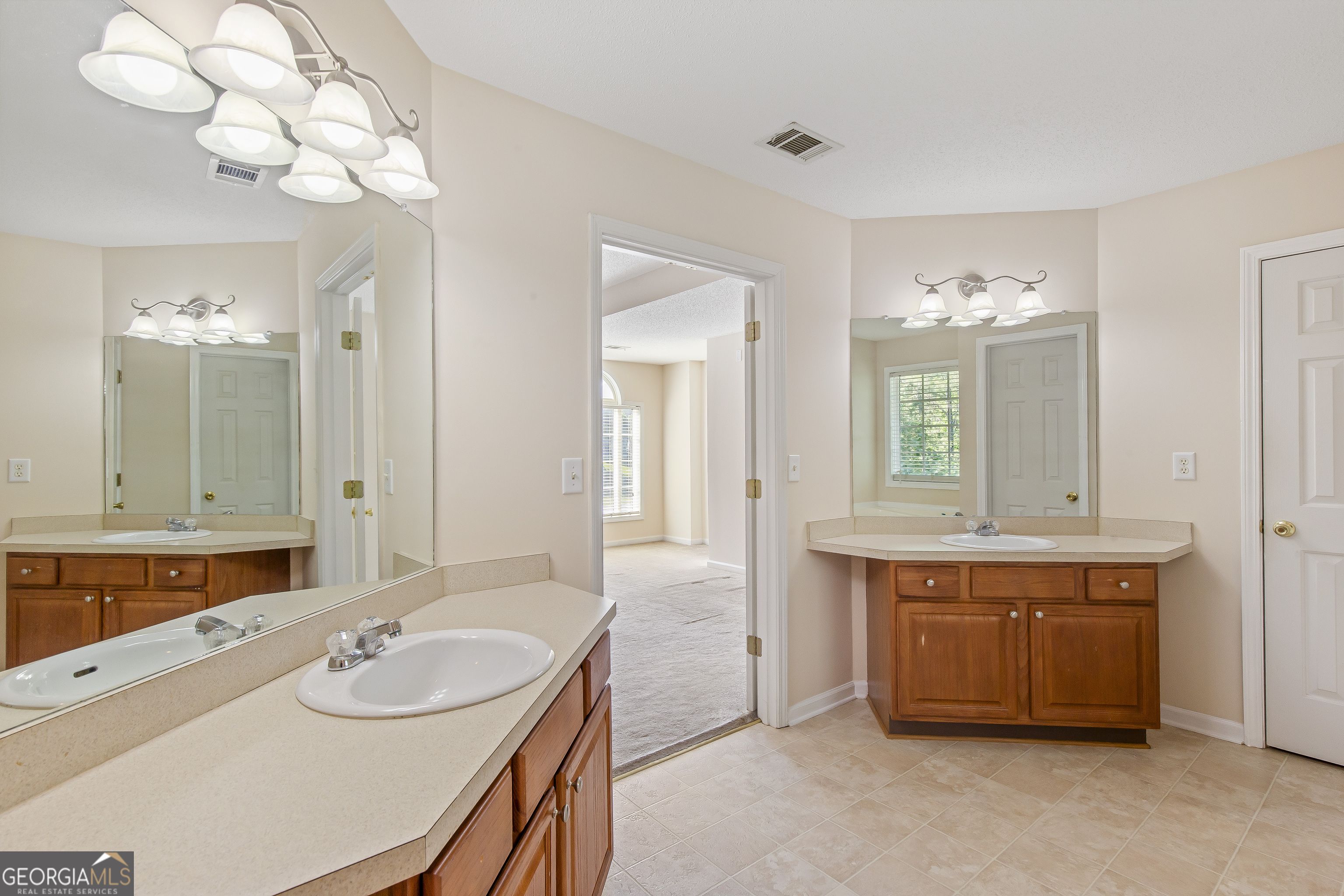 178 Hunters Mill Drive Property Photo 18