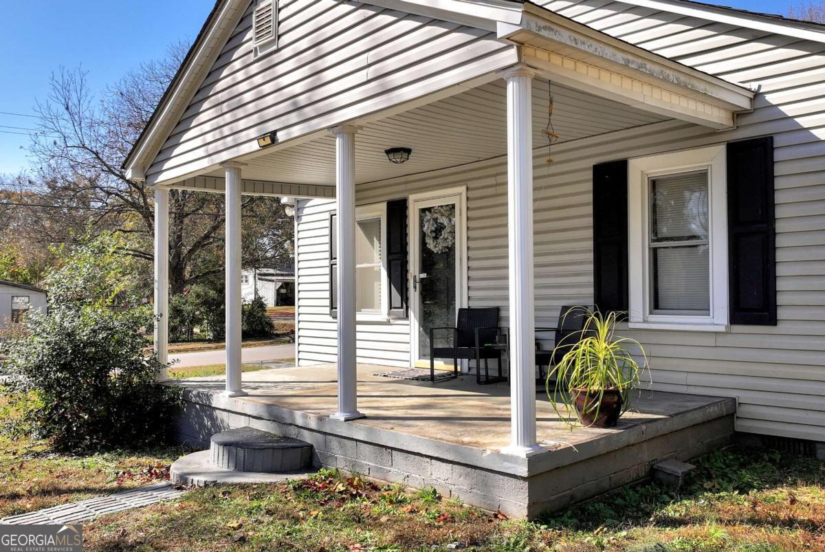 111 College Avenue Property Photo 4