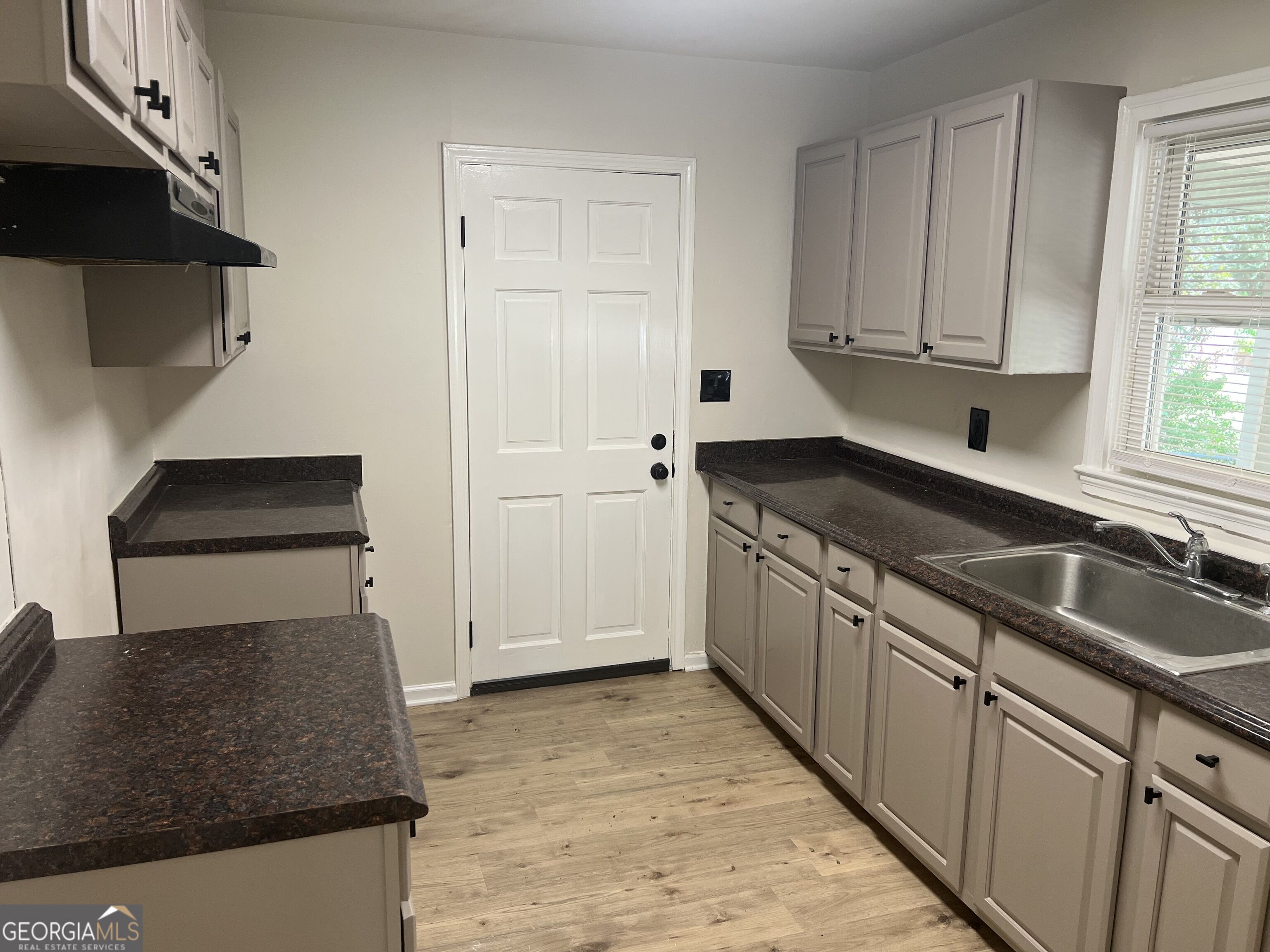 784 Springvalley Drive Property Photo 3