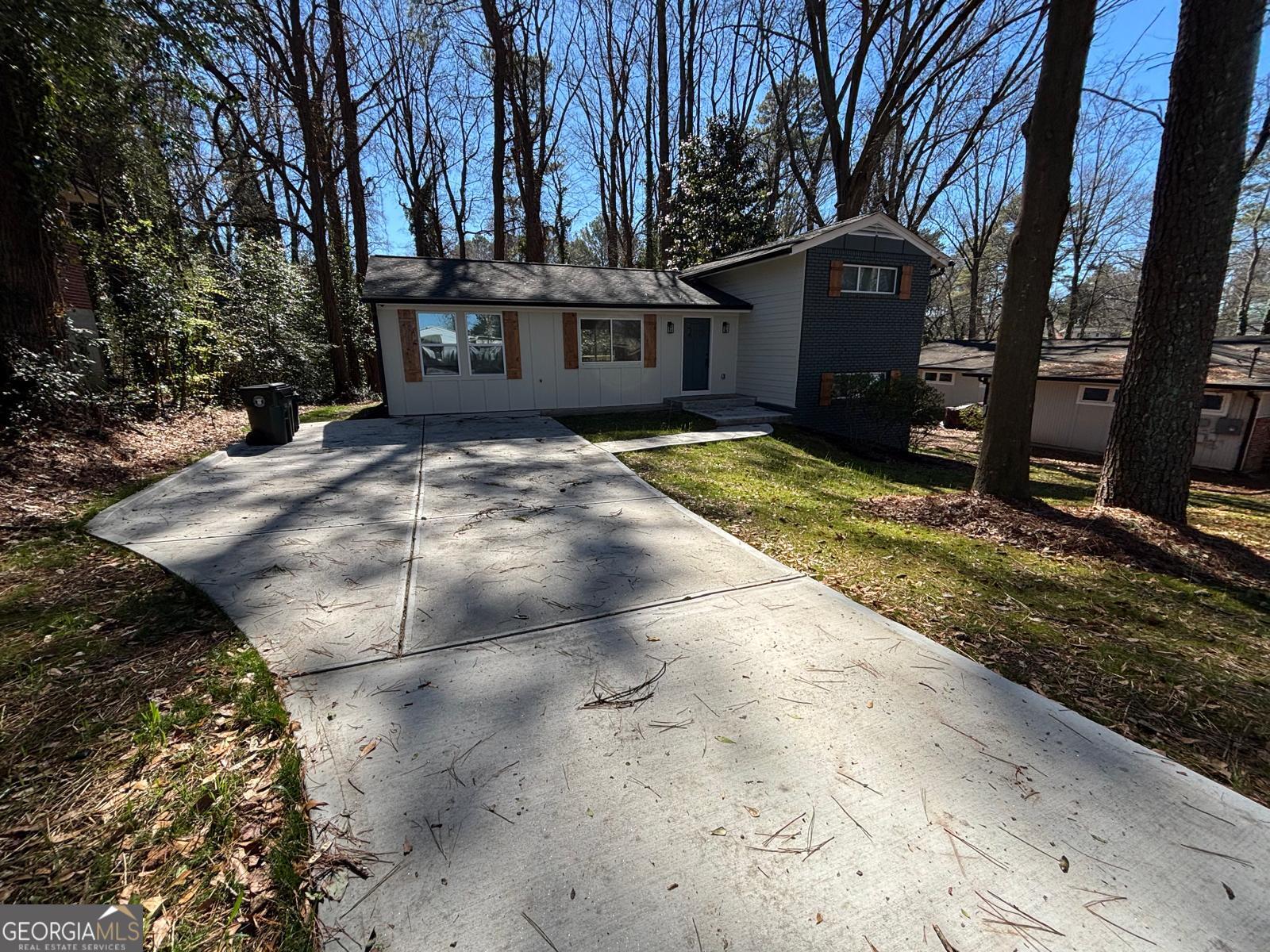 2485 Ortega Way Property Photo 1
