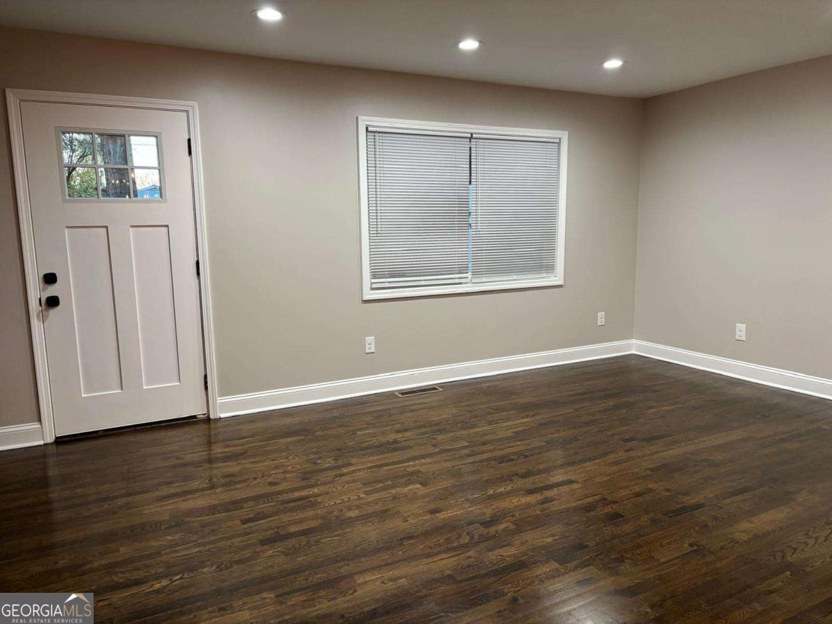 2485 Ortega Way Property Photo 3