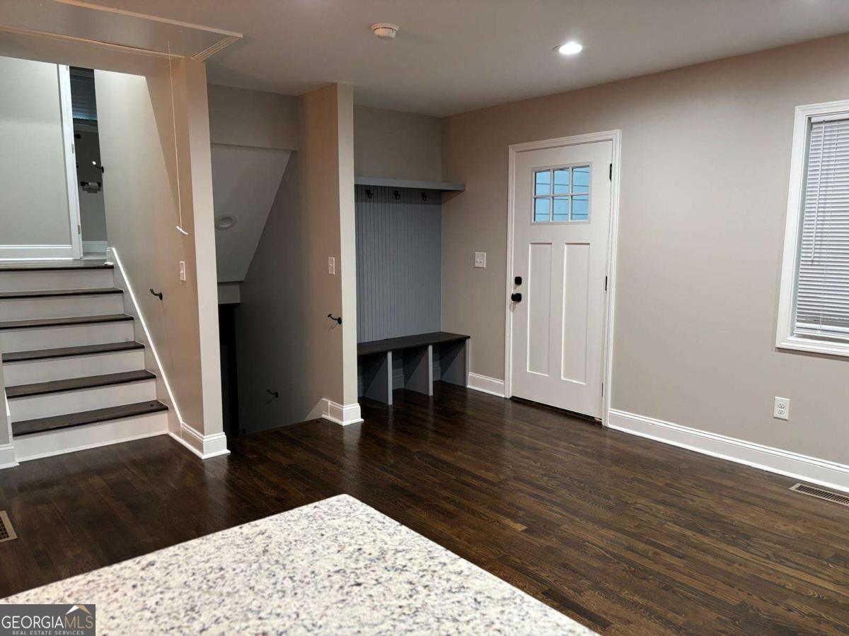 2485 Ortega Way Property Photo 4
