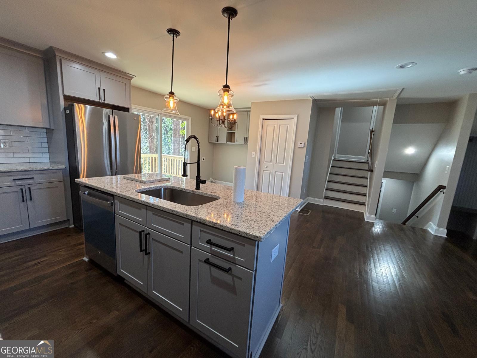 2485 Ortega Way Property Photo 6