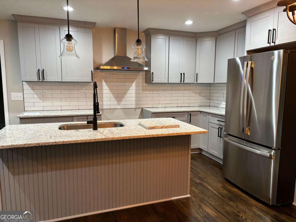 2485 Ortega Way Property Photo 14