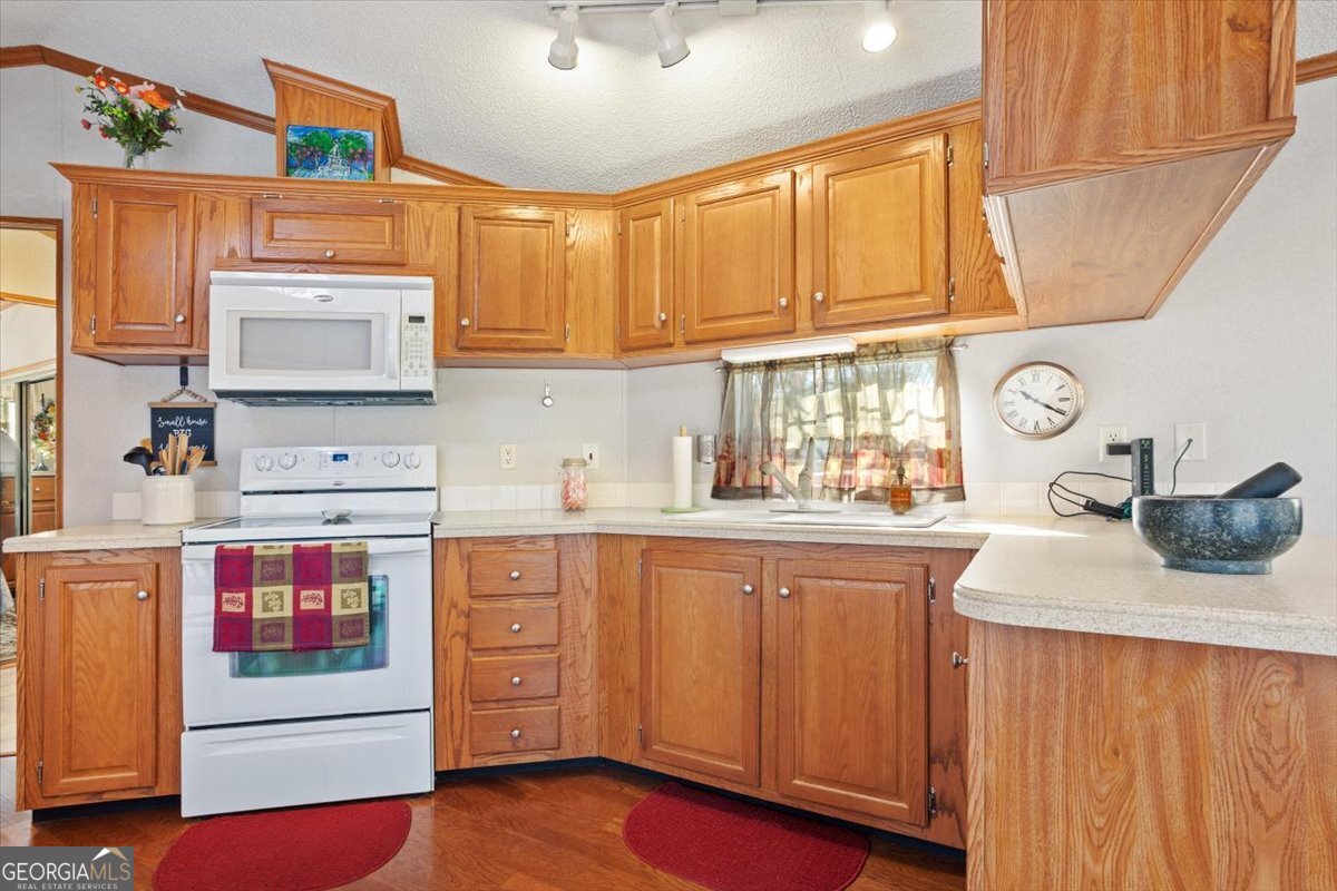 130 Creekview Drive Property Photo 6