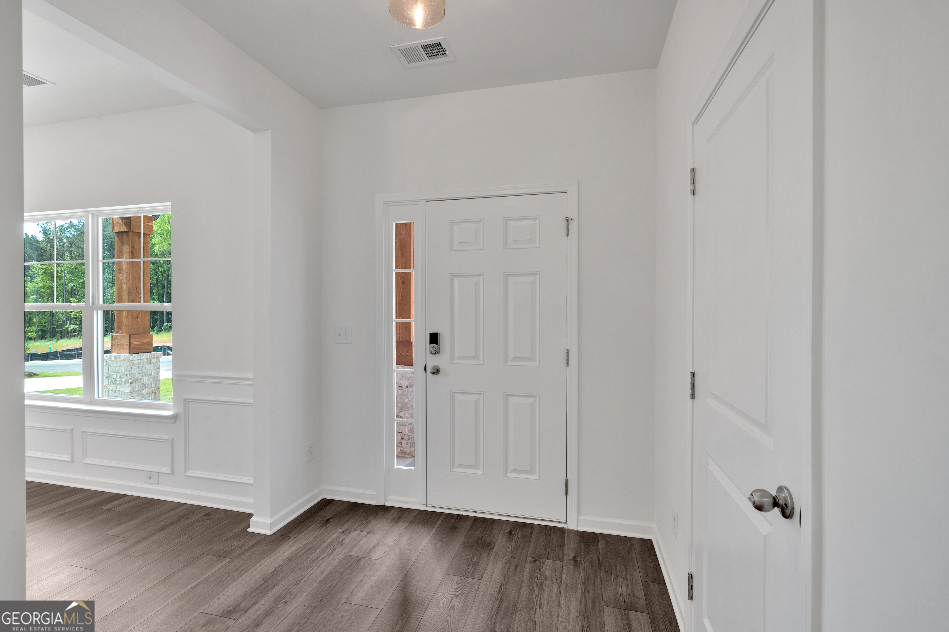 373 Waterbluff Drive Property Photo 6