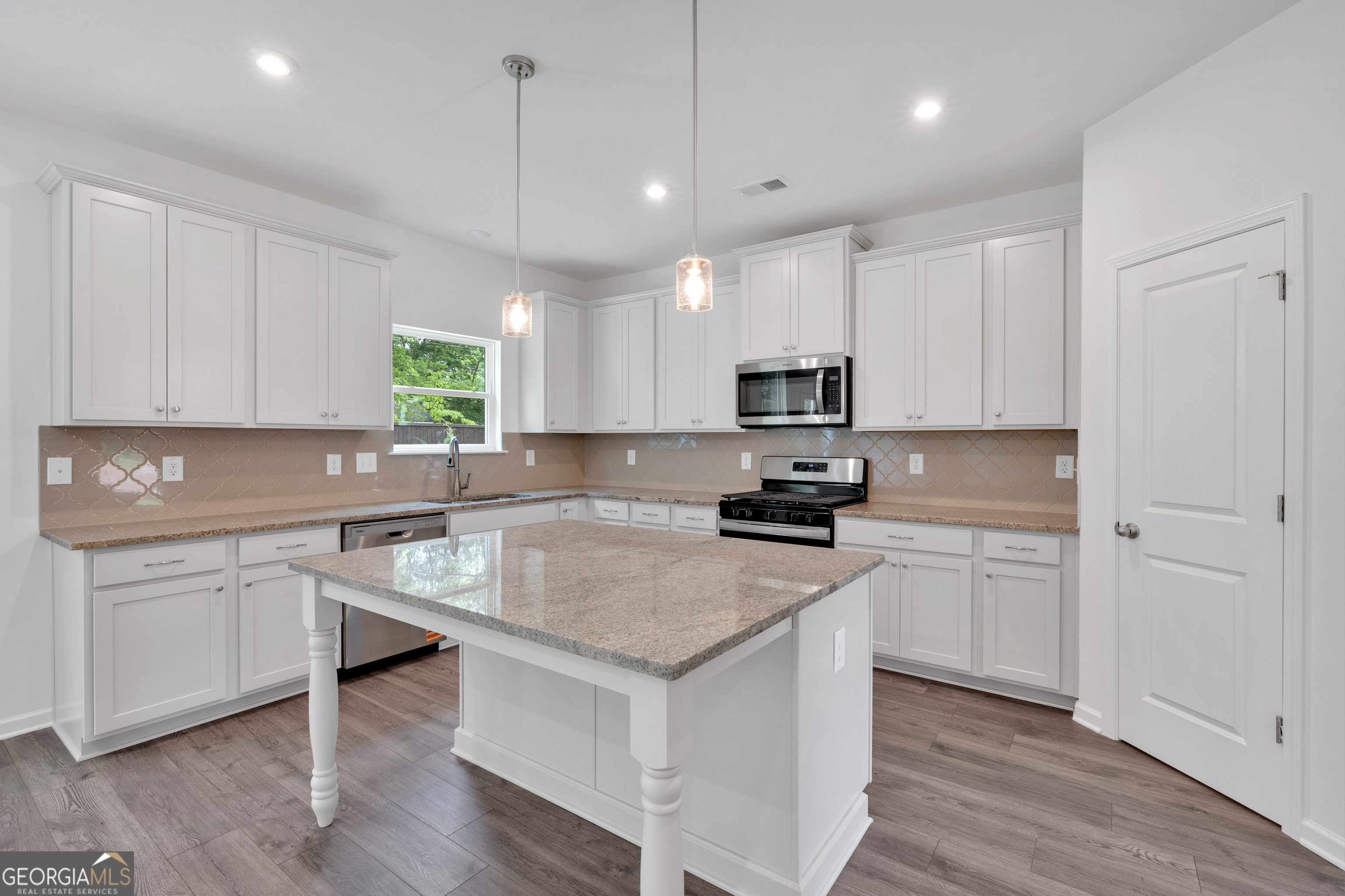 373 Waterbluff Drive Property Photo 11