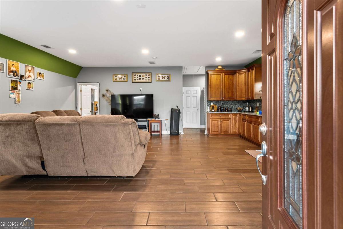 1740 Gratis Road Property Photo 7