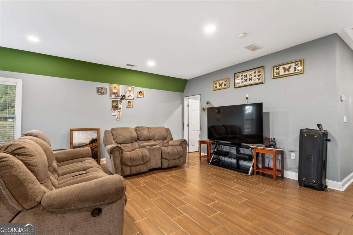 1740 Gratis Road Property Photo 8