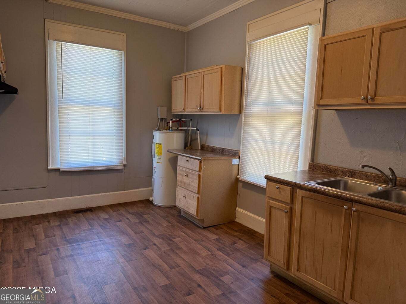 727 E Williams Street Property Photo 7