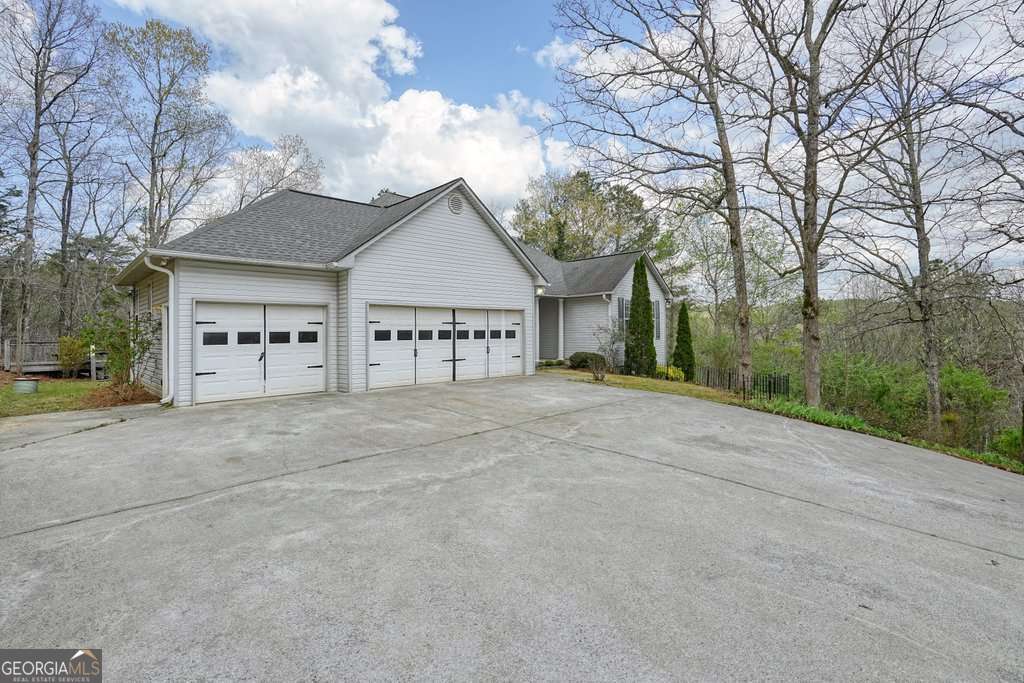 865 Old Mill Lane Property Photo 3