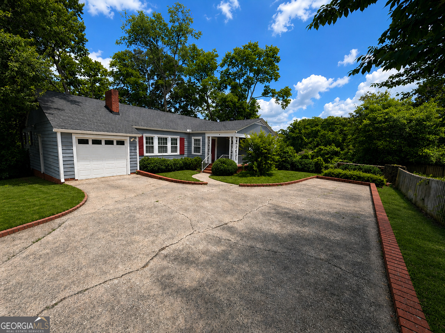 9 Eastridge Court SW Property Photo 1
