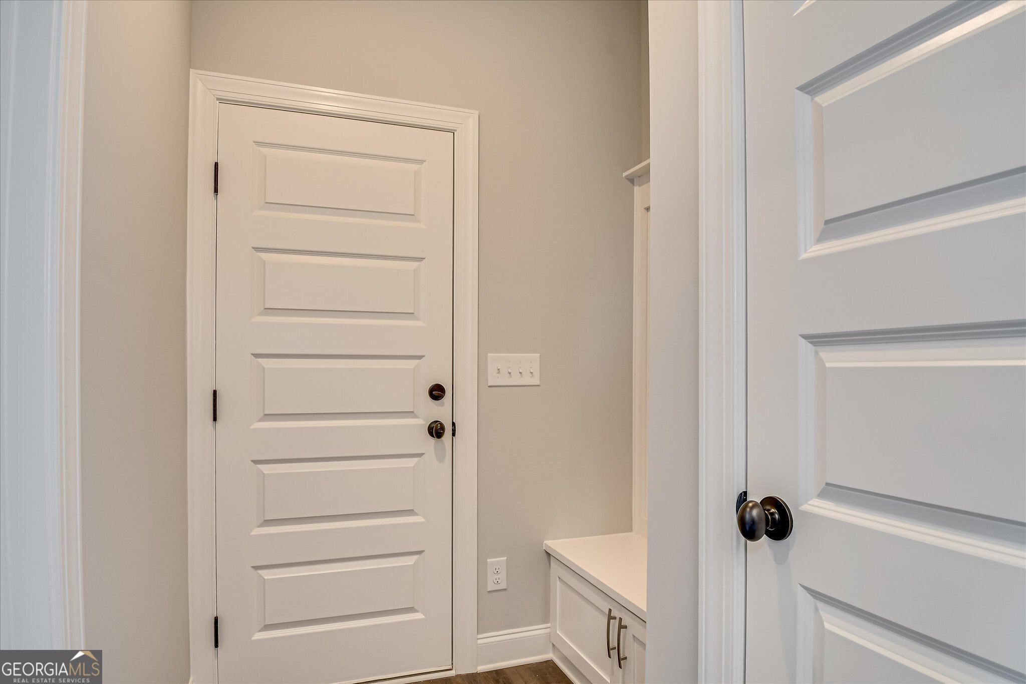 917 Walker Point Property Photo 25
