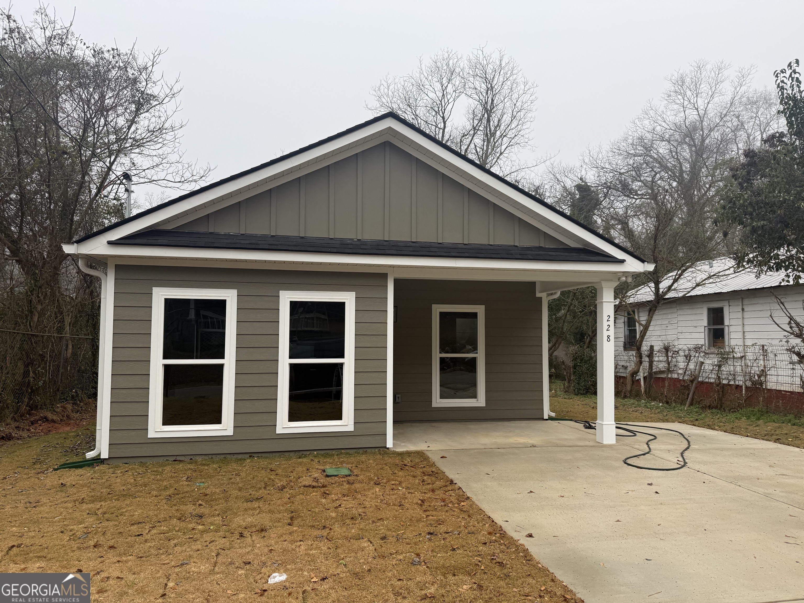 228 E Render Street Property Photo 1