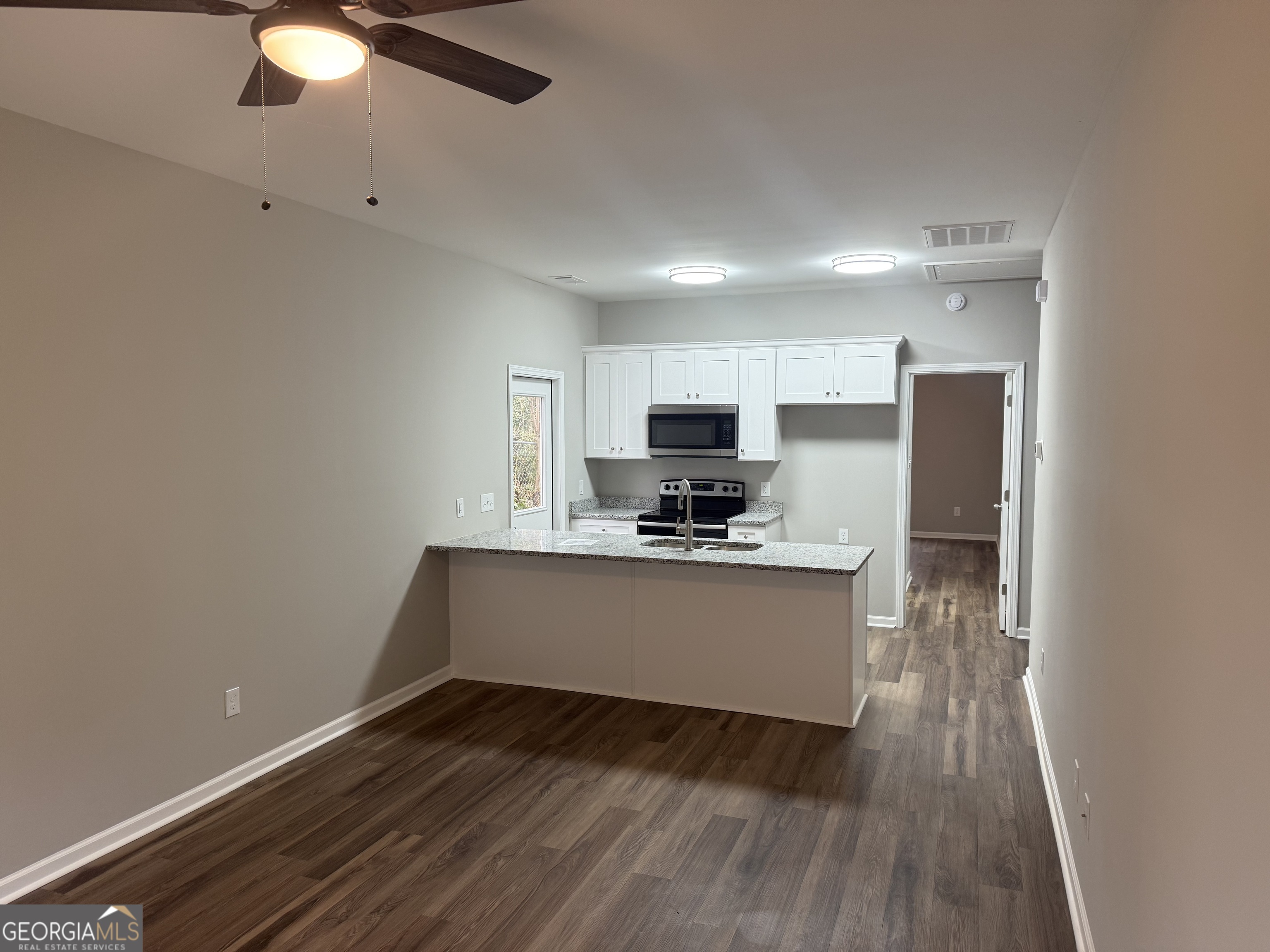 228 E Render Street Property Photo 2