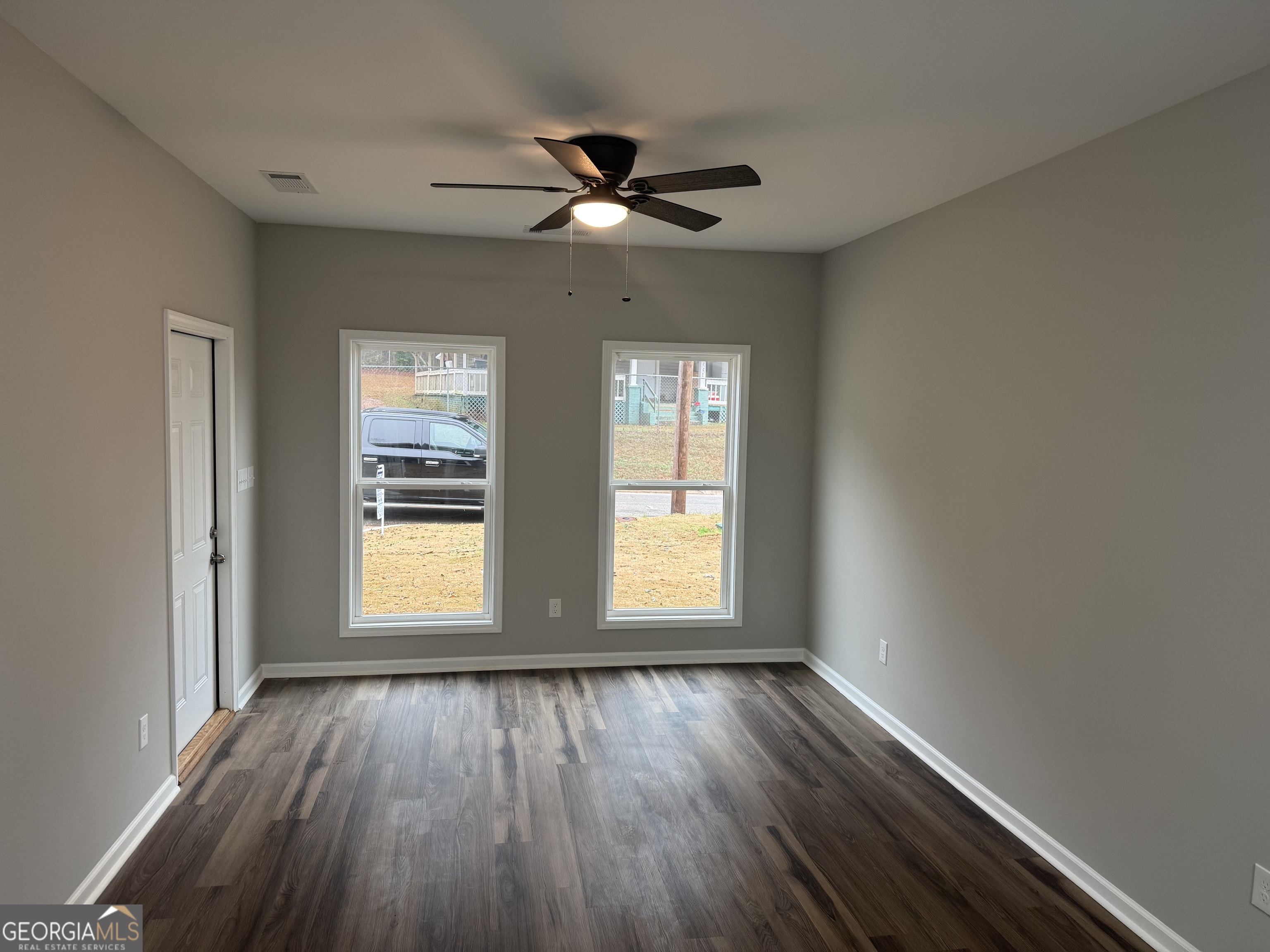 228 E Render Street Property Photo 5