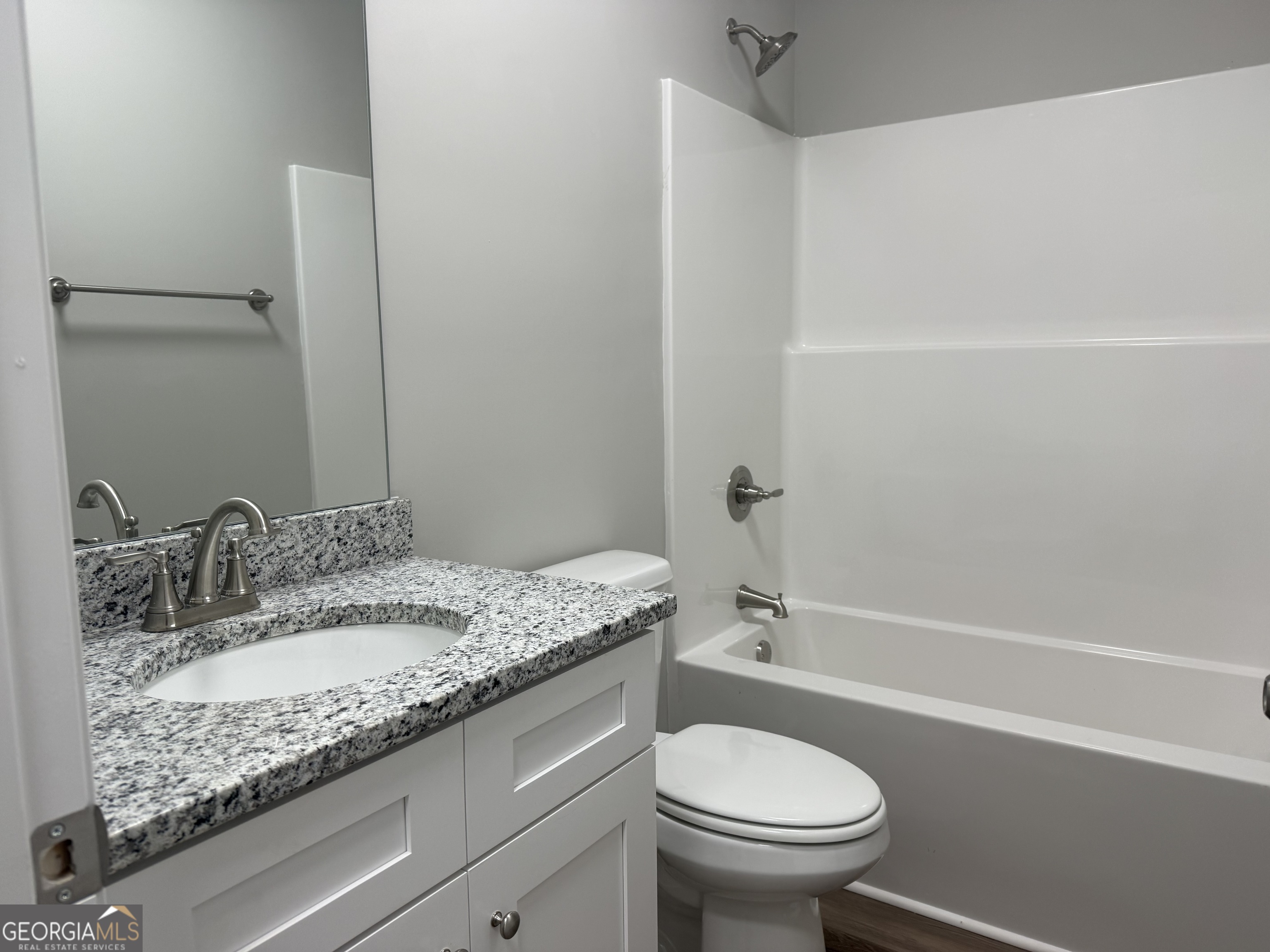 228 E Render Street Property Photo 6