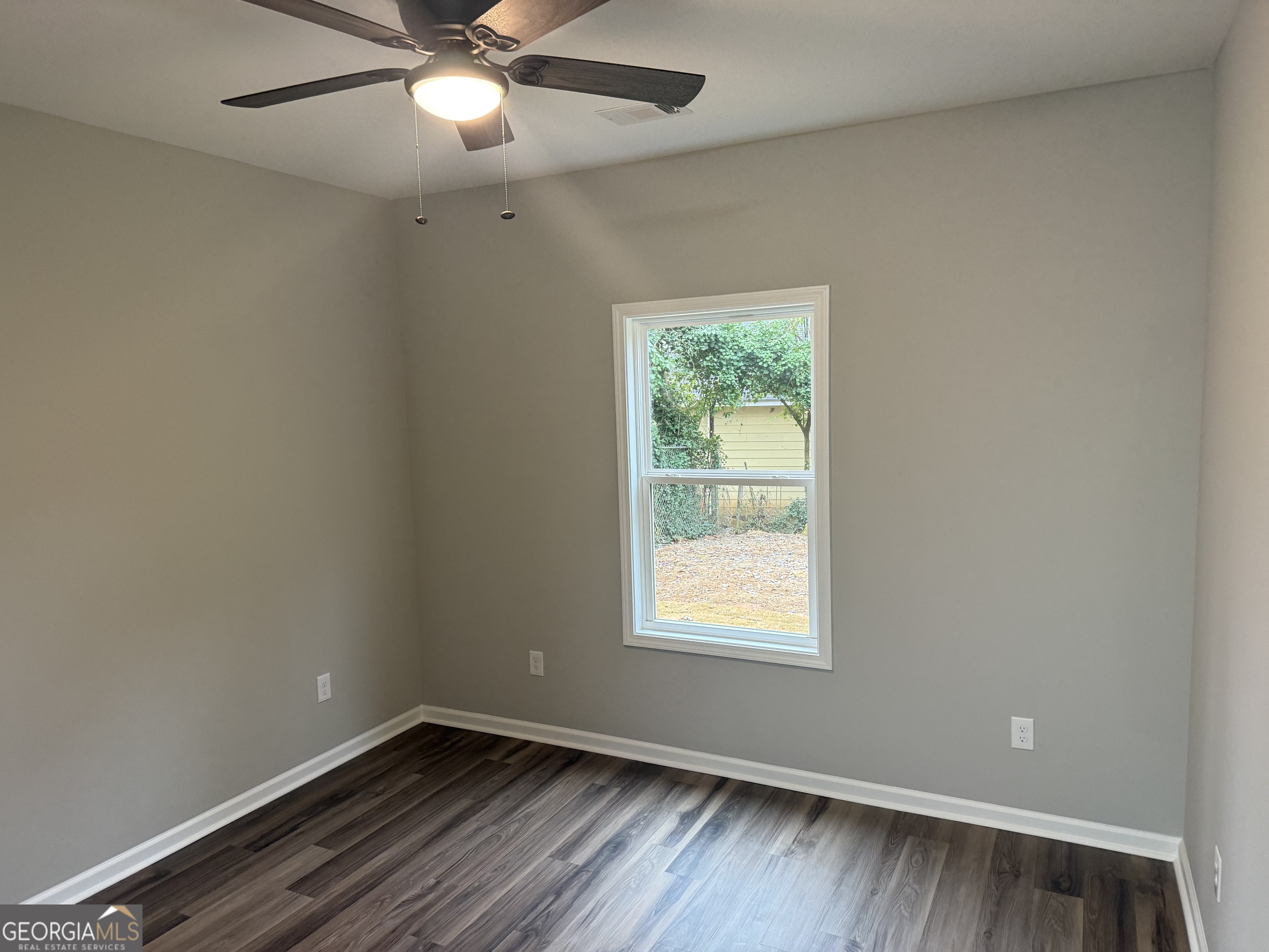 228 E Render Street Property Photo 7