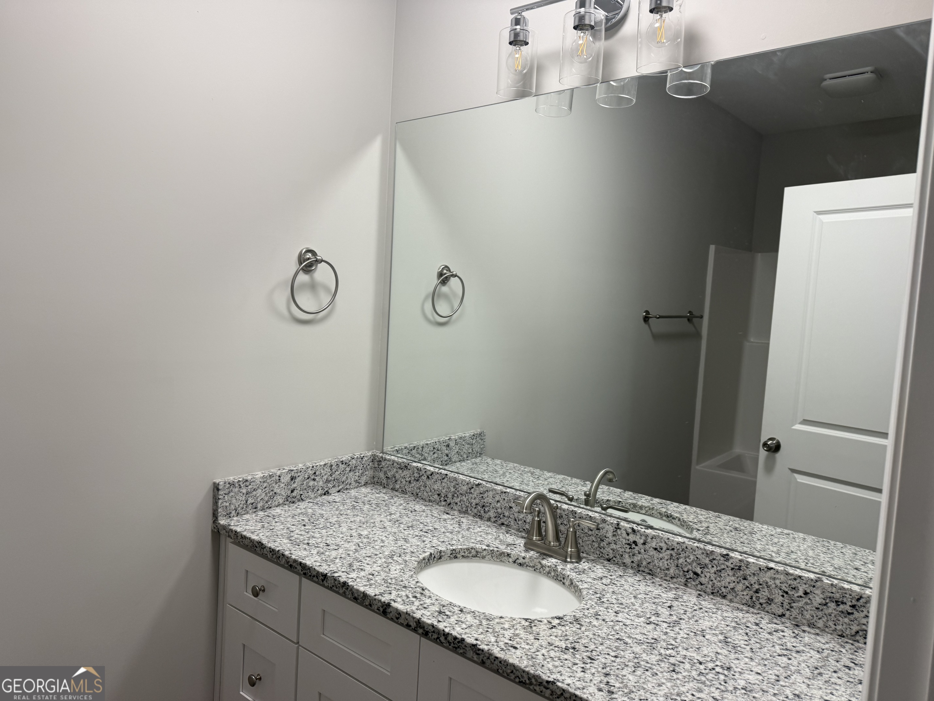 228 E Render Street Property Photo 8