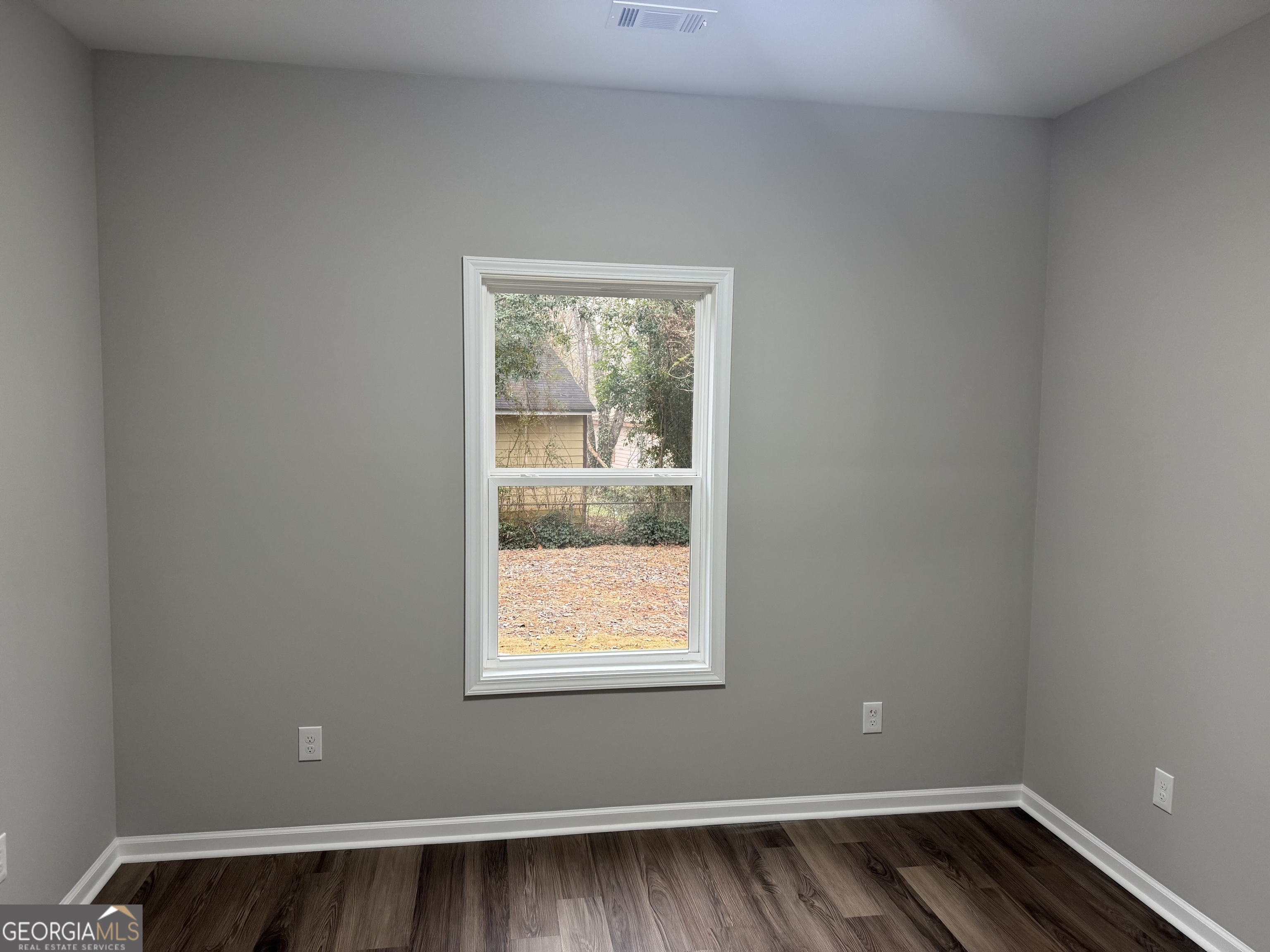 228 E Render Street Property Photo 9