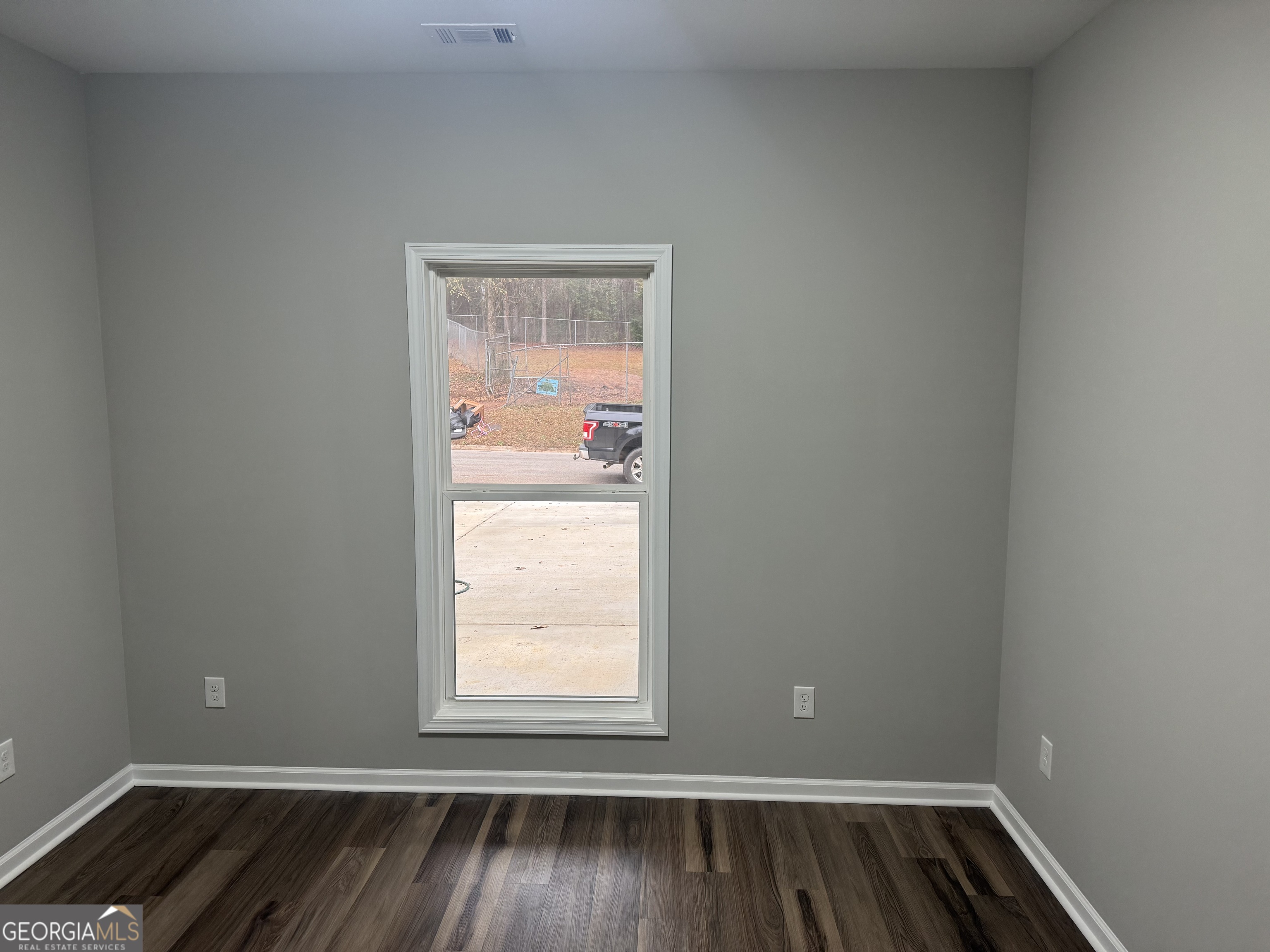 228 E Render Street Property Photo 10