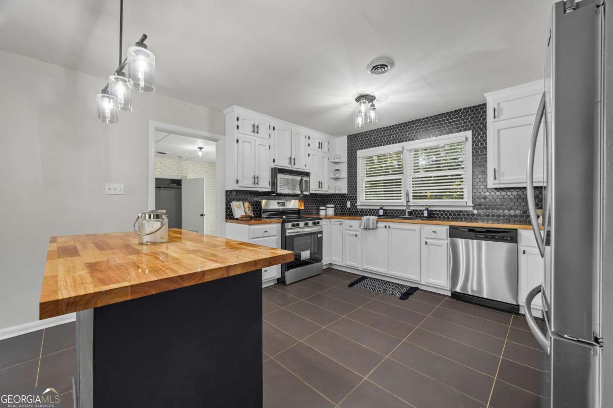 110 Valley Road Property Photo 14