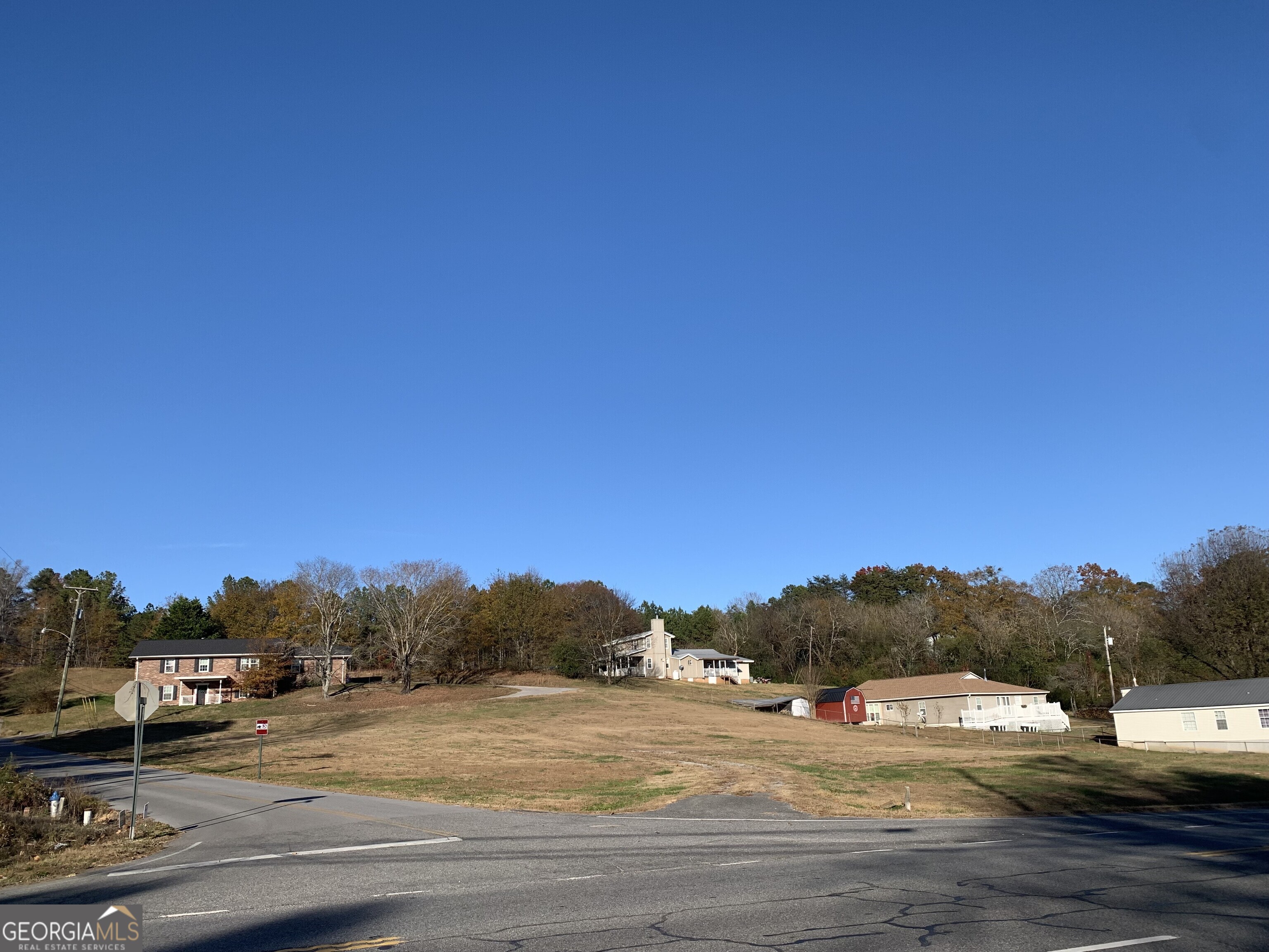 2 Skyline Heights Property Photo 3