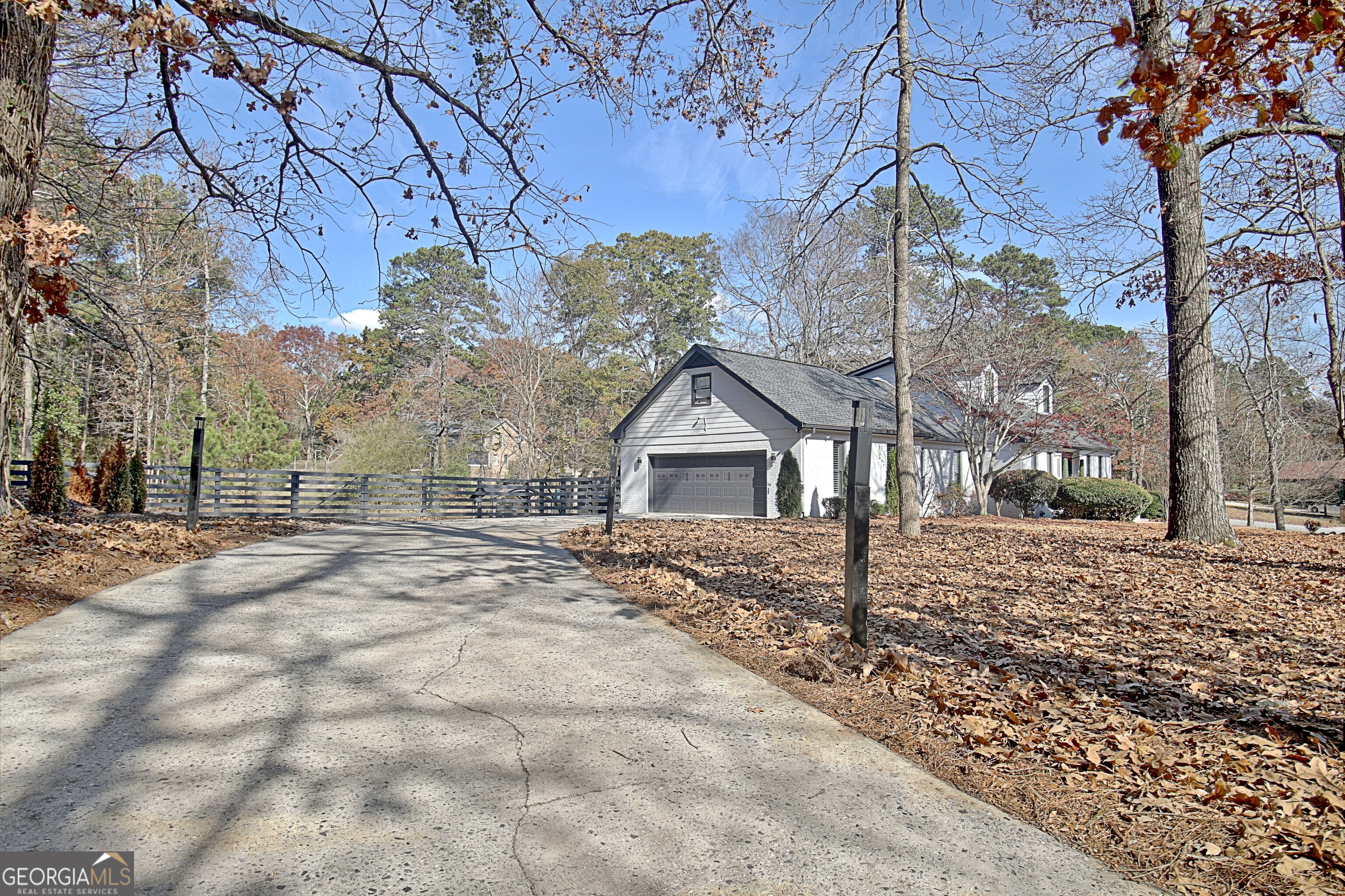 370 Dix Lee On Drive Property Photo 5