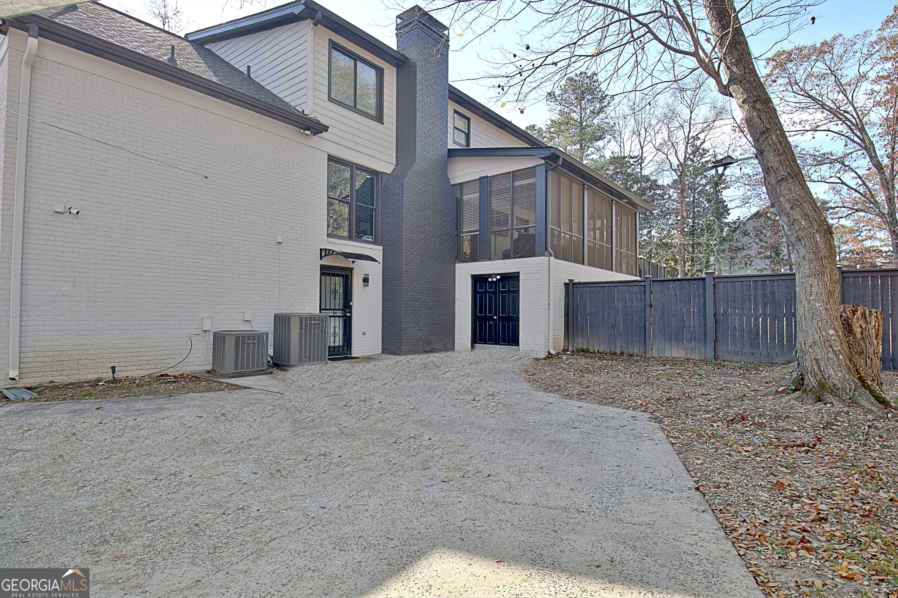 370 Dix Lee On Drive Property Photo 8