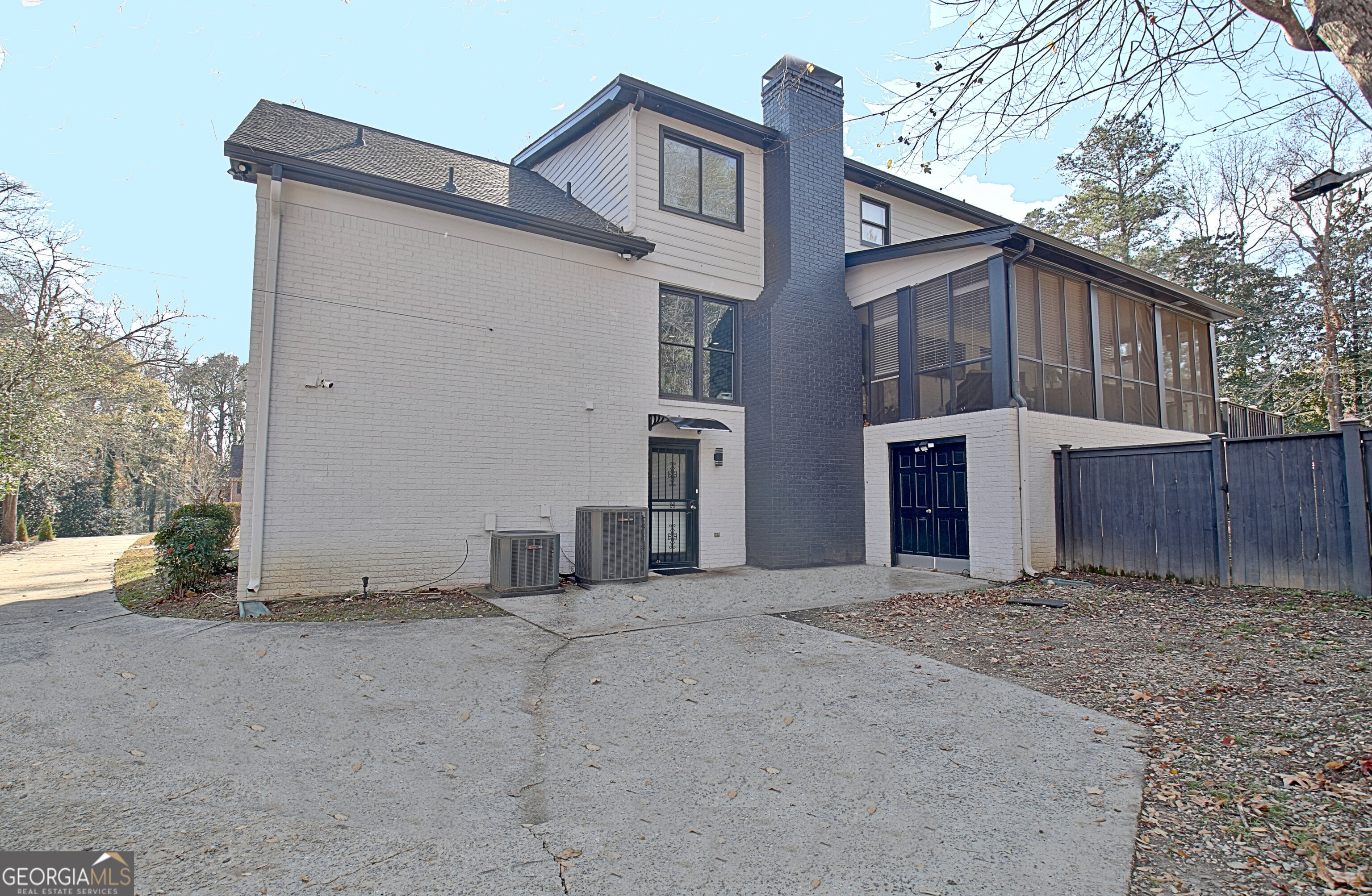 370 Dix Lee On Drive Property Photo 9