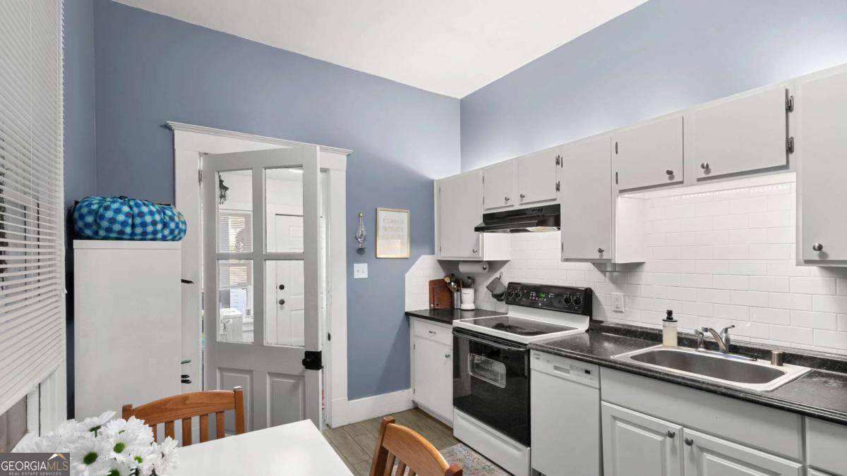 534 E Waldburg Street Property Photo 14