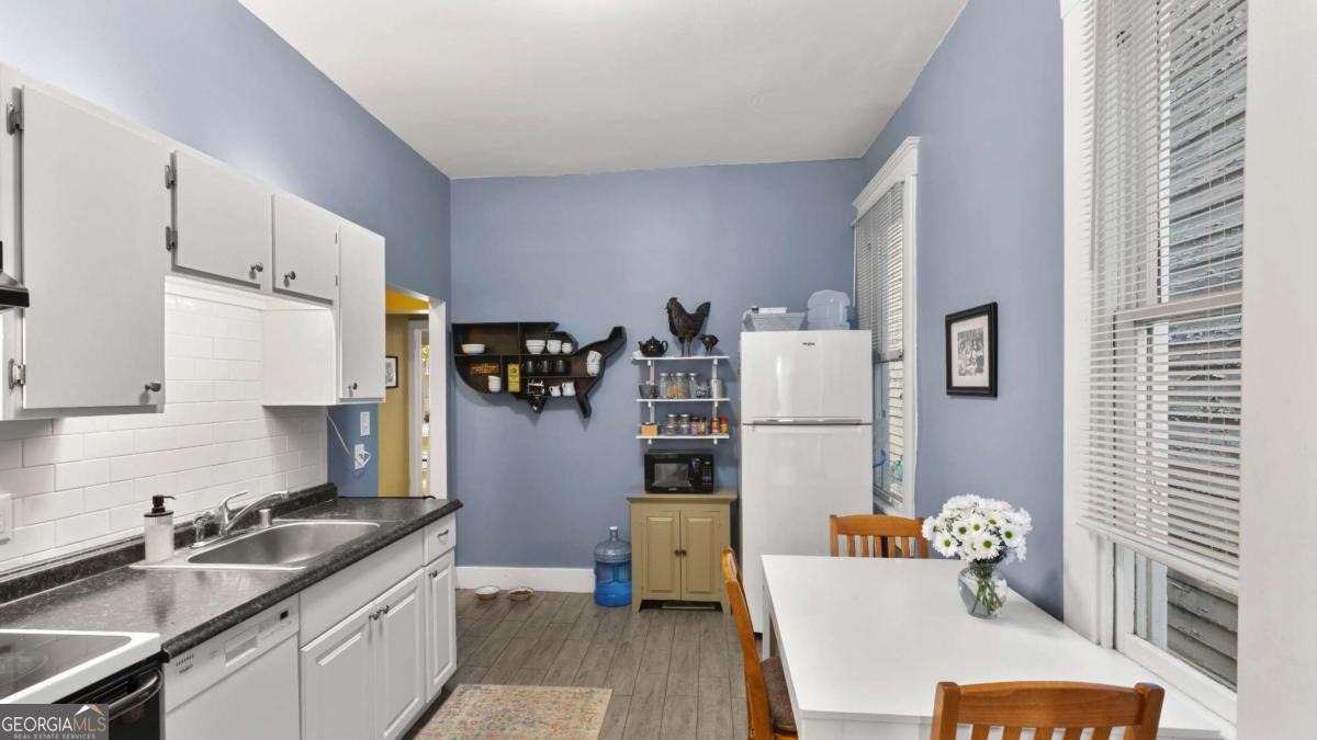 534 E Waldburg Street Property Photo 16