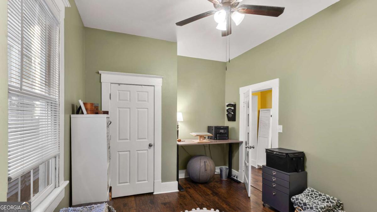 534 E Waldburg Street Property Photo 21