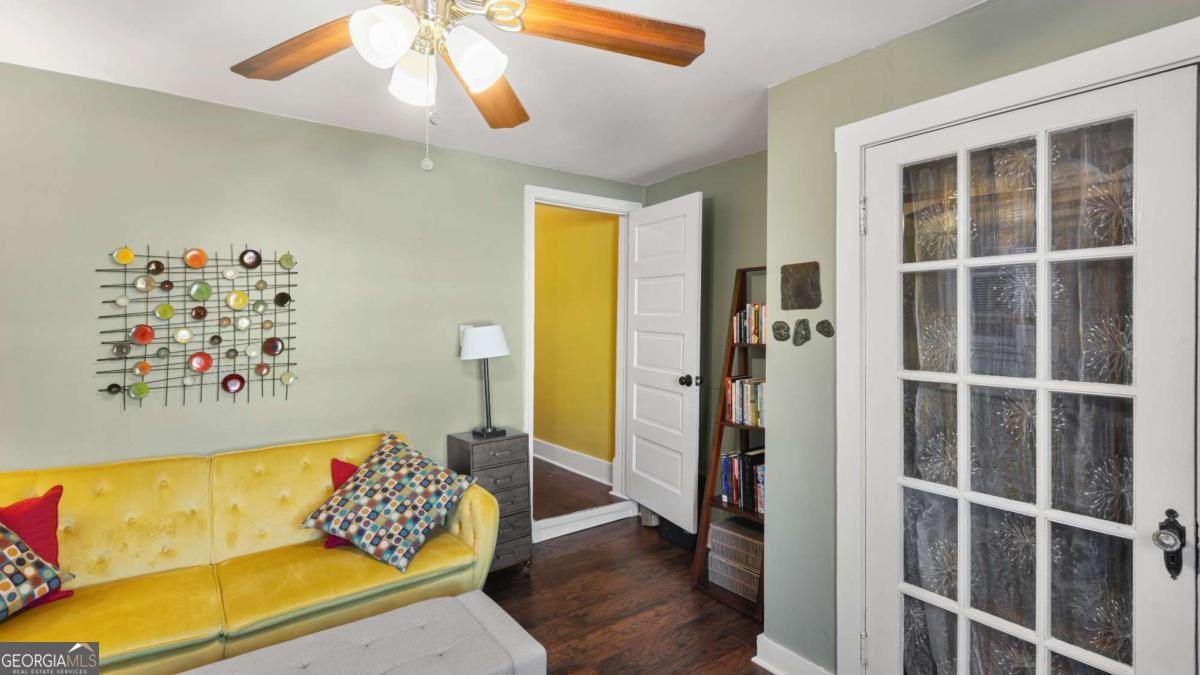 534 E Waldburg Street Property Photo 23