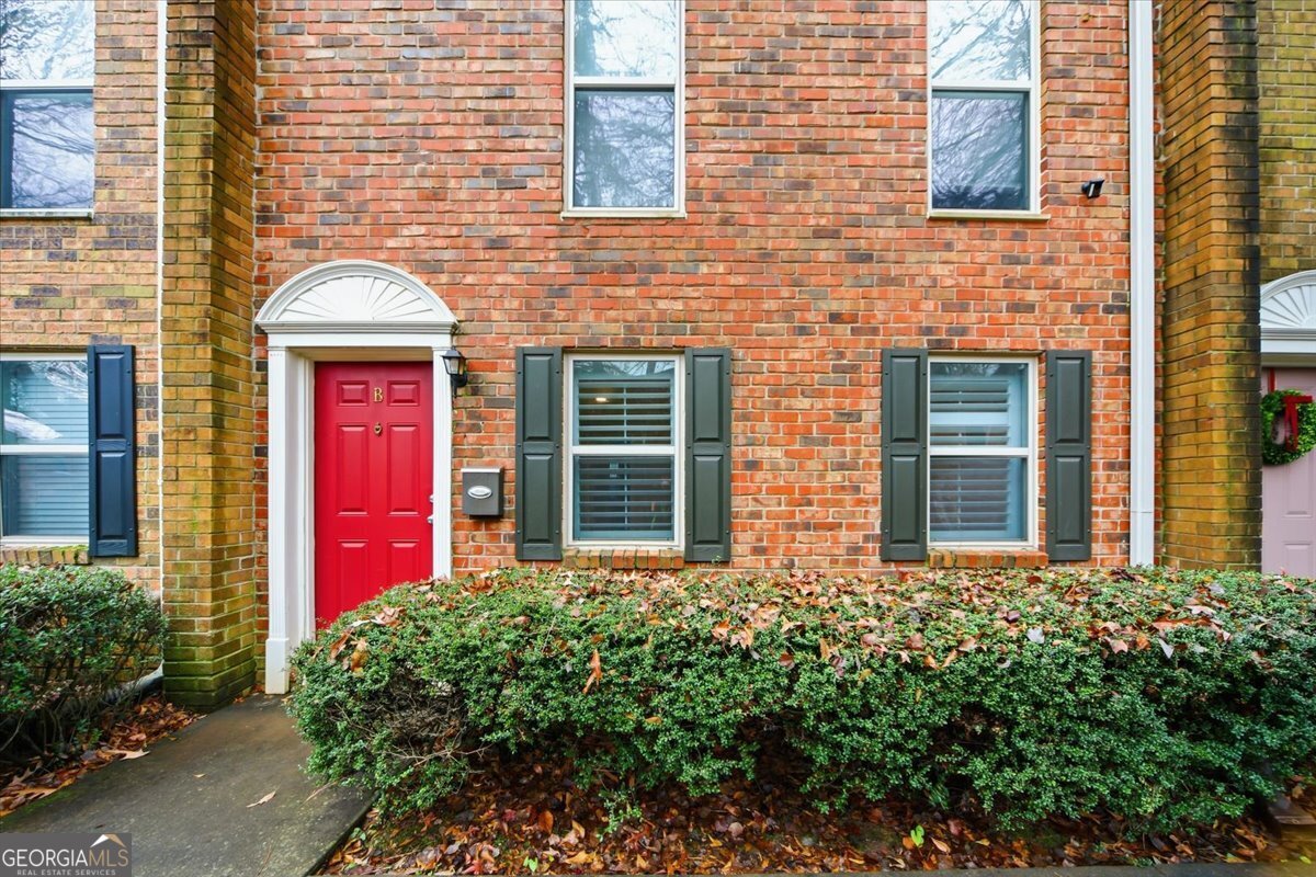 115 Winding River Drive Unit B Property Photo 1