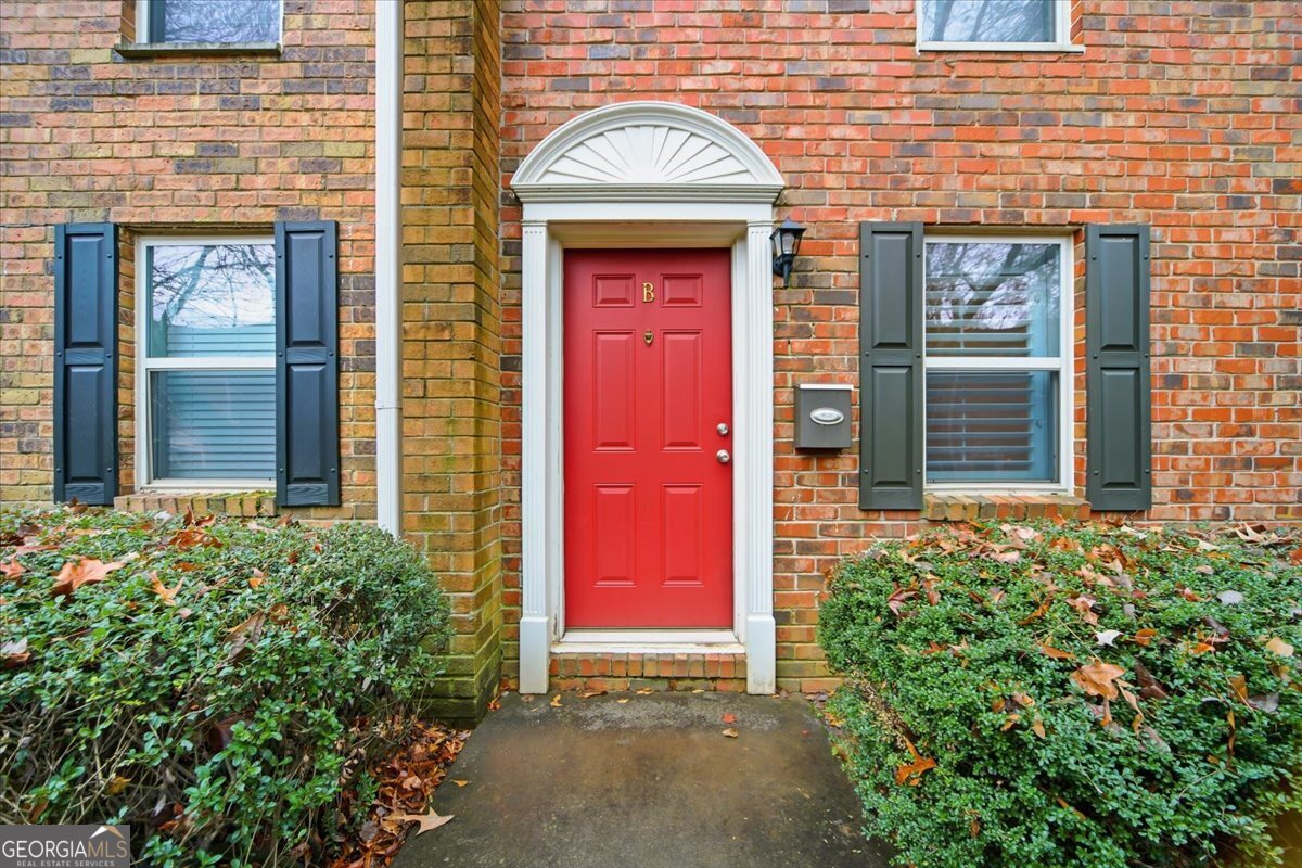 115 Winding River Drive Unit B Property Photo 2