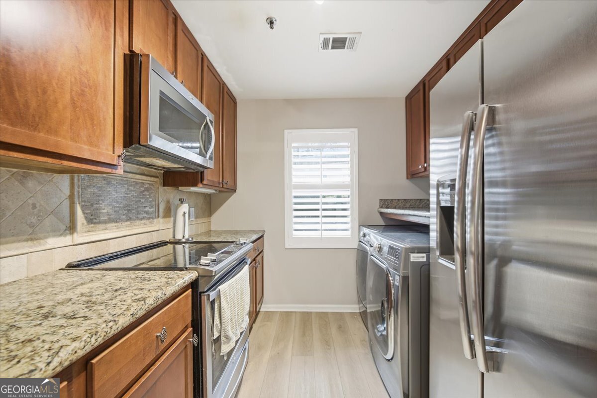 115 Winding River Drive Unit B Property Photo 11