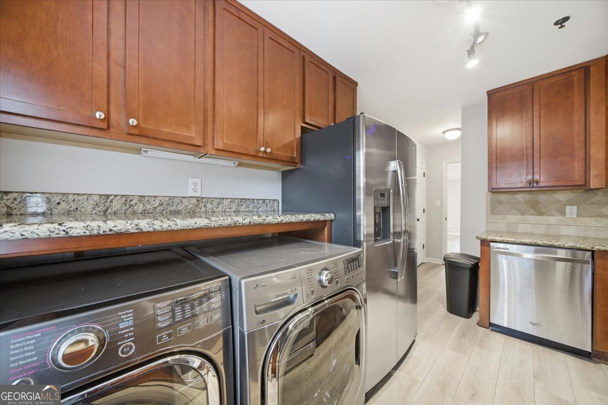 115 Winding River Drive Unit B Property Photo 12