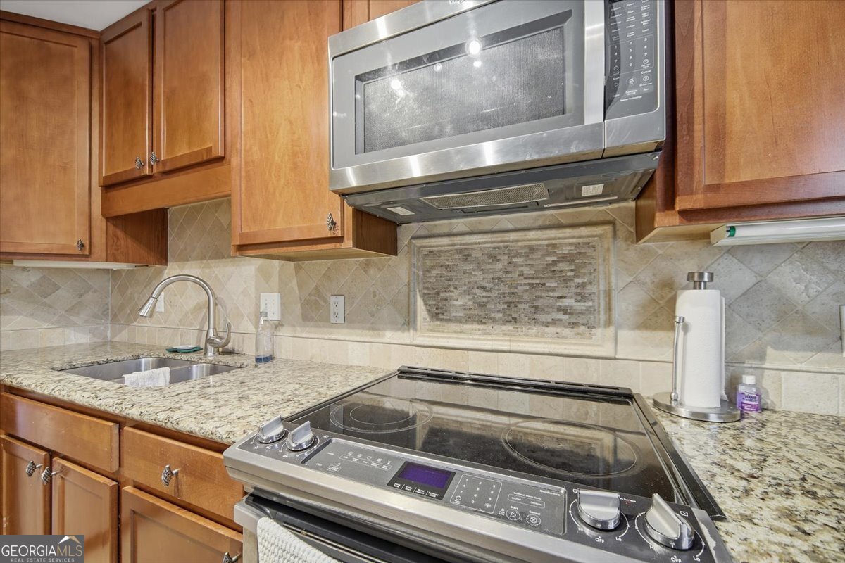 115 Winding River Drive Unit B Property Photo 14