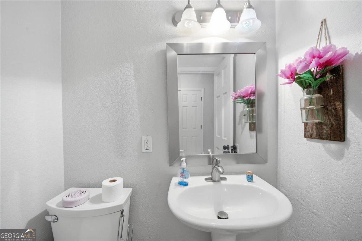 115 Winding River Drive Unit B Property Photo 15