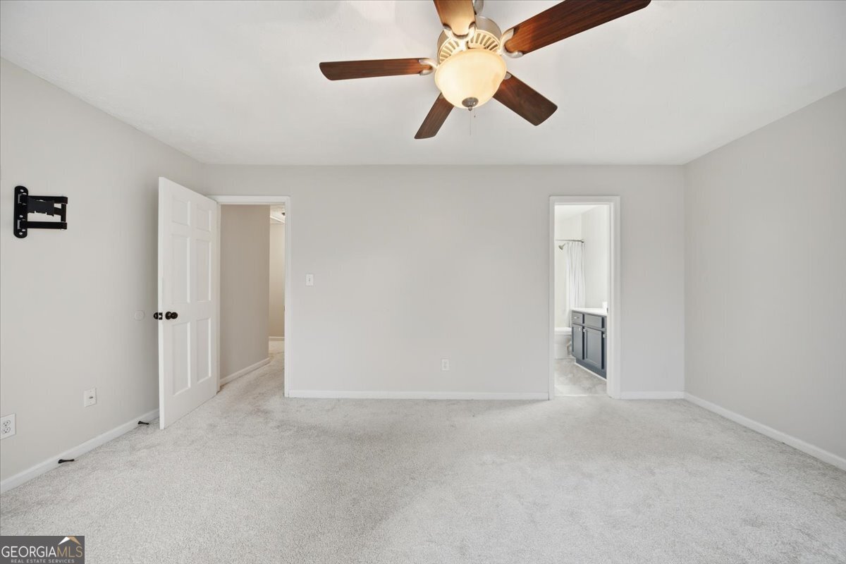 115 Winding River Drive Unit B Property Photo 19