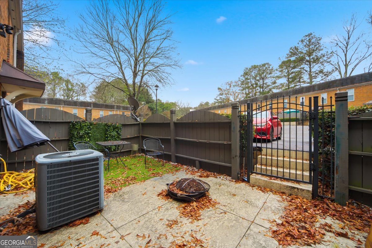 115 Winding River Drive Unit B Property Photo 28