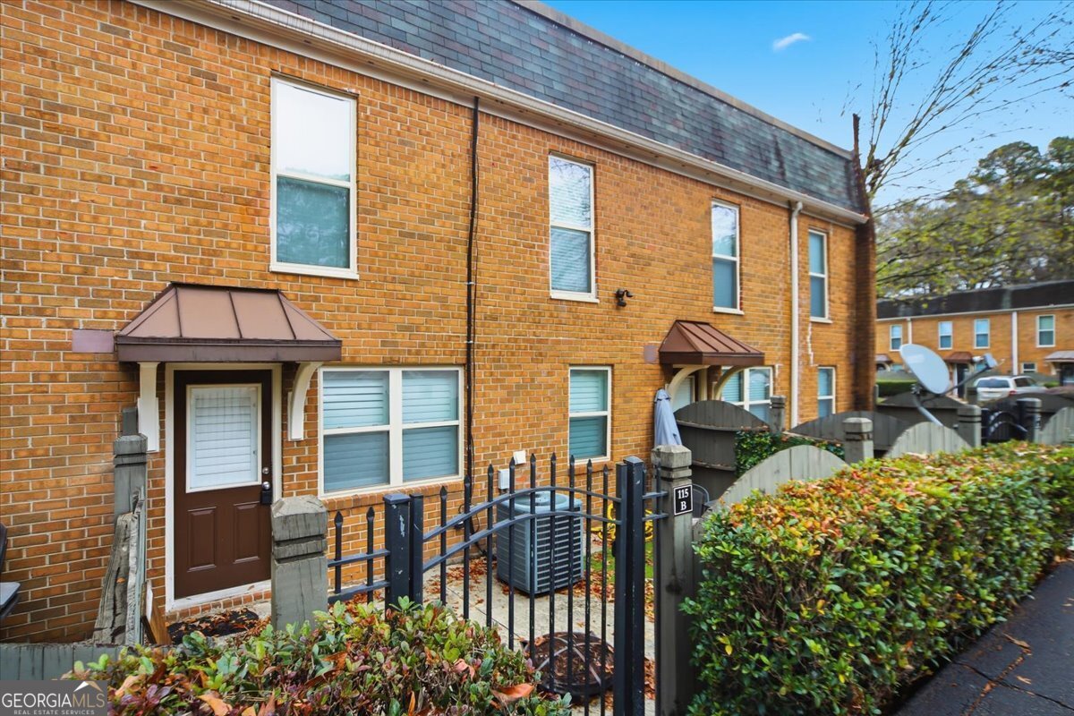 115 Winding River Drive Unit B Property Photo 31
