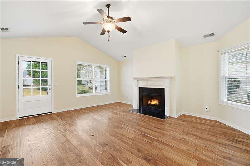 526 Arden Close Property Photo 5