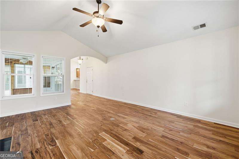 526 Arden Close Property Photo 7
